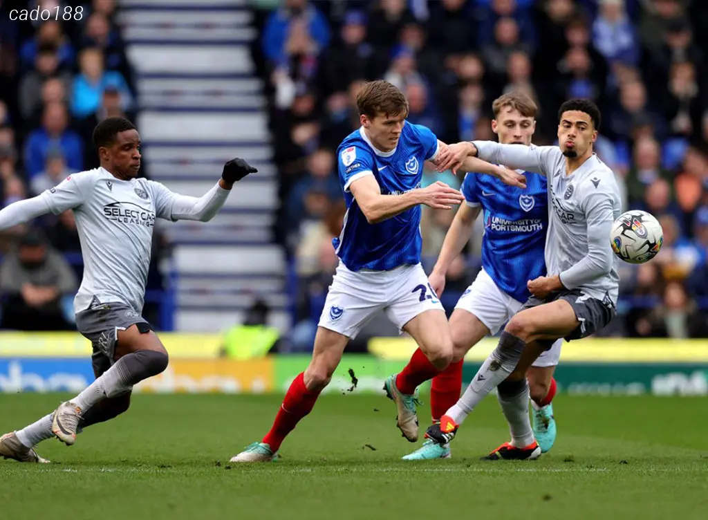 Soi kèo xiên ngày 13/08 Portsmouth vs Reading, Carabao Cup