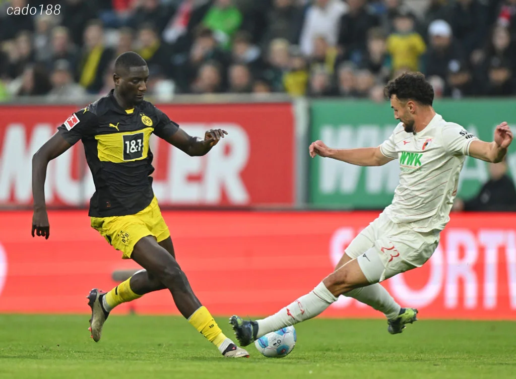 Soi kèo xiên Bundesliga ngày 01/11: Augsburg vs Dortmund