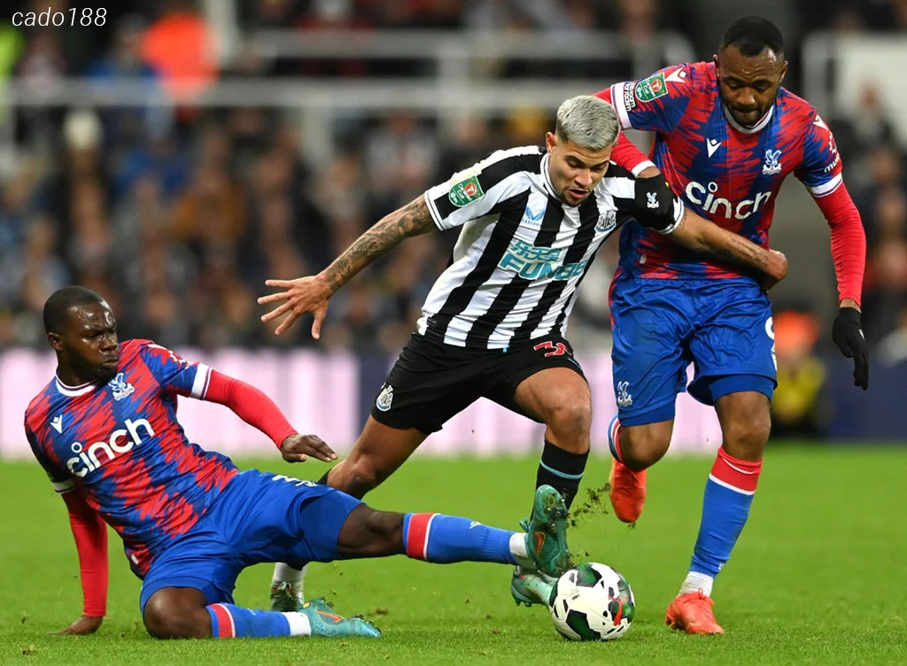 Soi kèo xiên ngày 22/10 Newcastle vs Benfica, Champions League