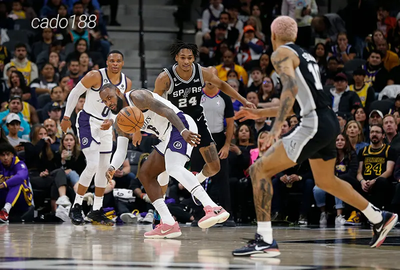 Soi kèo bóng rổ LA Lakers vs San Antonio Spurs ngày 6_11